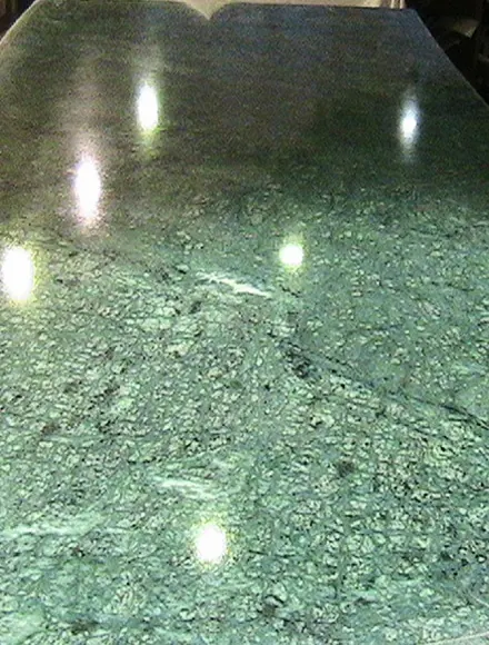 Piso de concreto pulido con acabado brillante