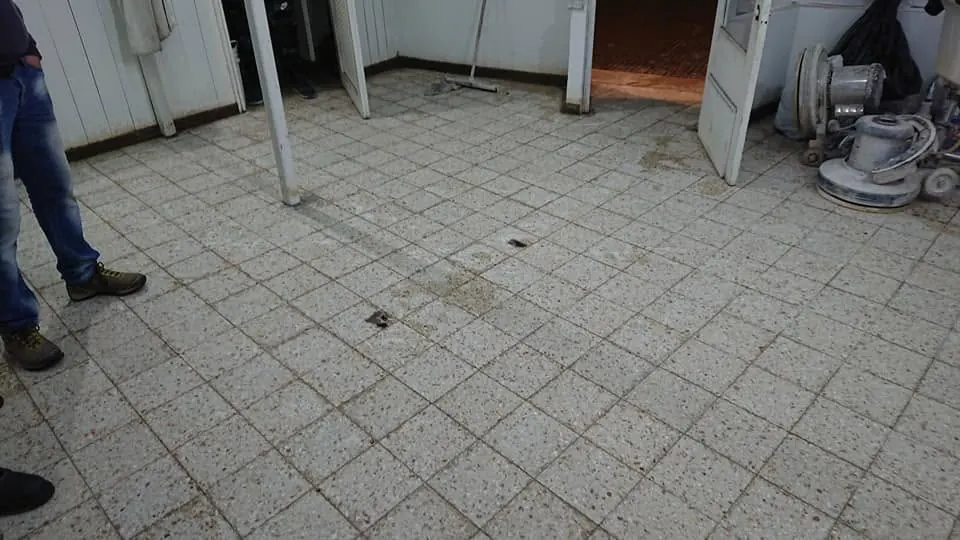 Piso de mosaico antes del pulido